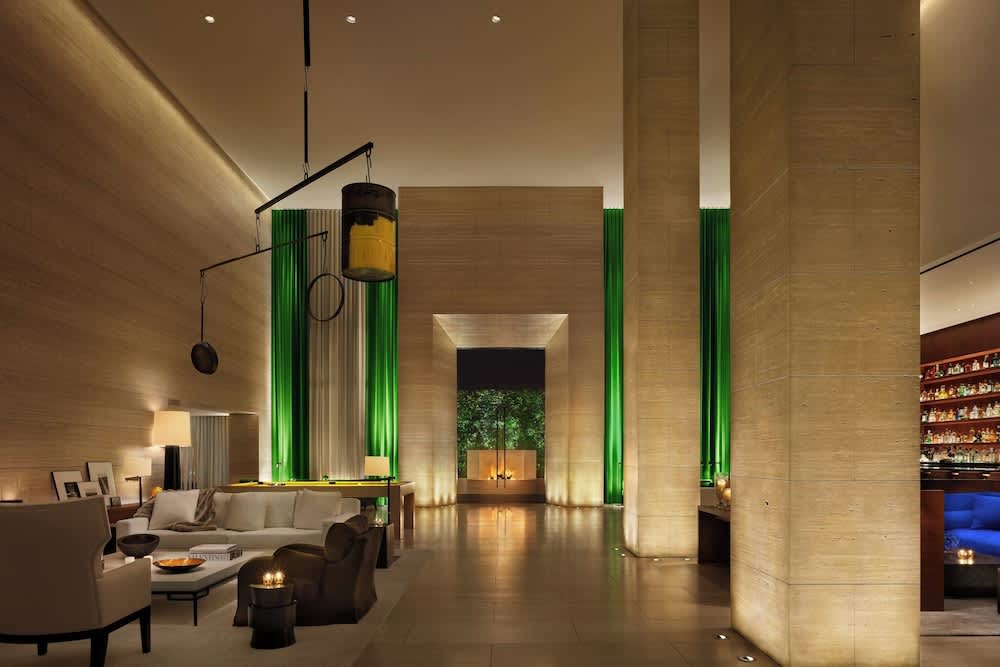 Lobby-lounge