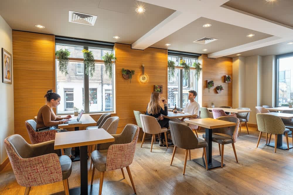 Lobby-lounge