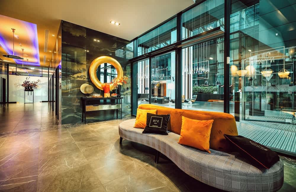 Lobby-lounge