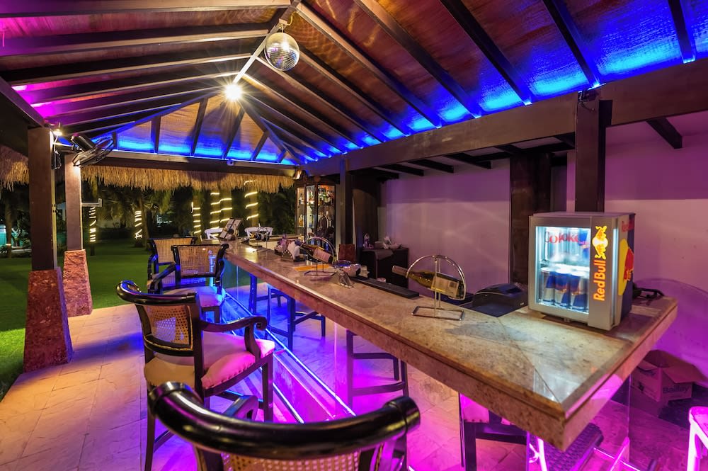 Bar ved bassenget