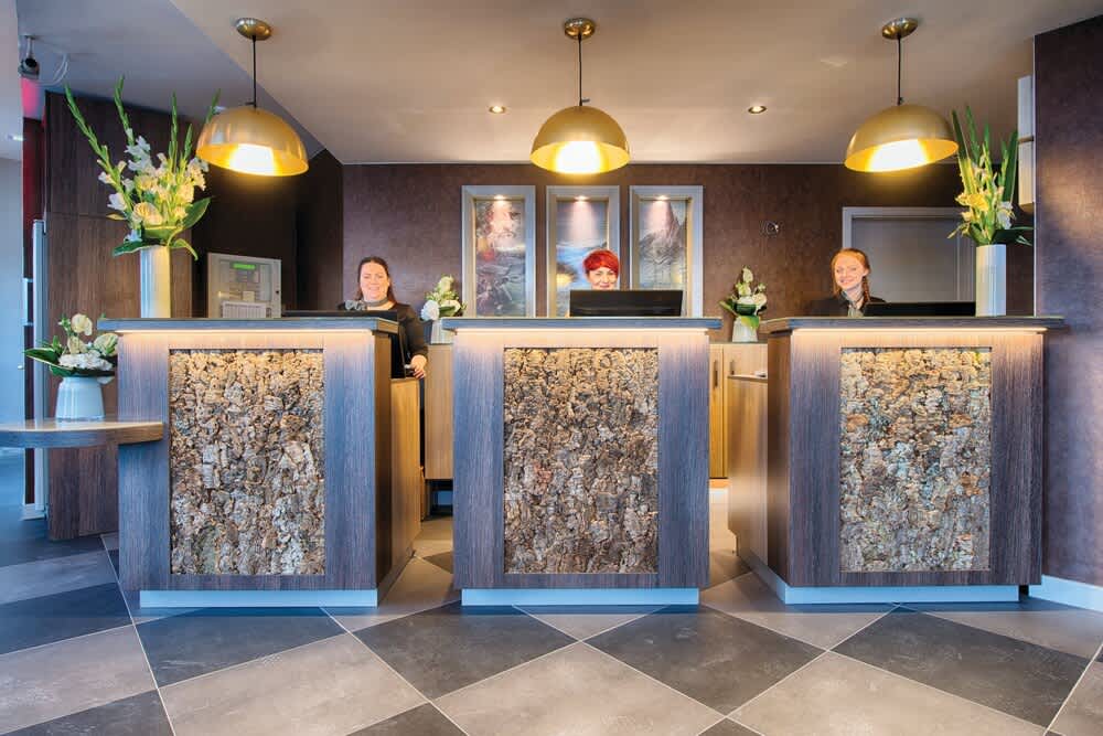 Lobby-lounge