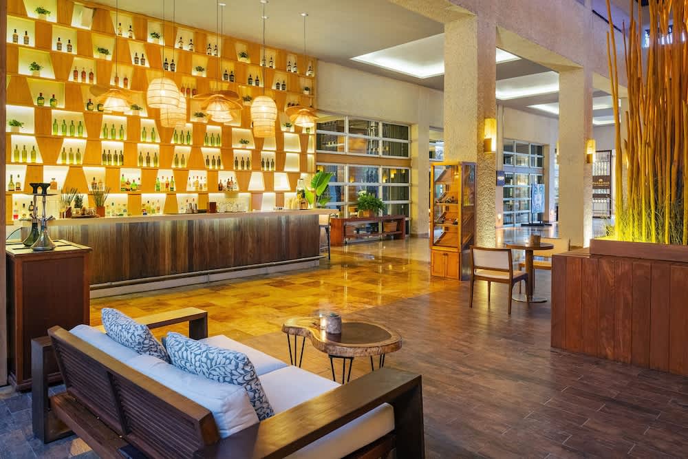 Lobby-lounge