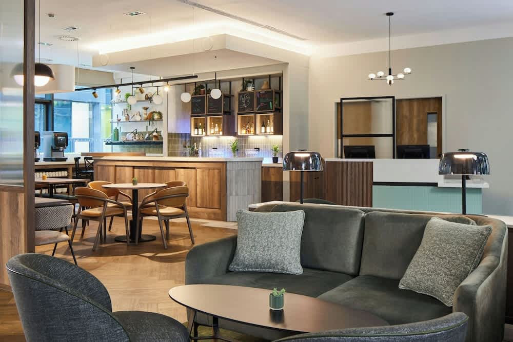 Lobby-lounge