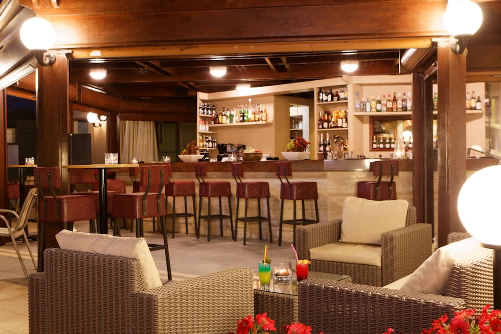 Bar ved bassenget