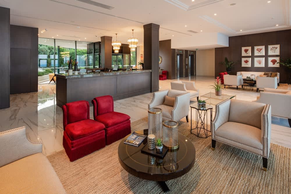 Lobby-lounge