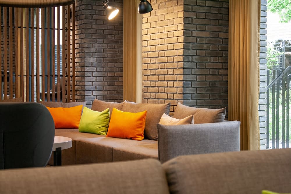 Lobby-lounge