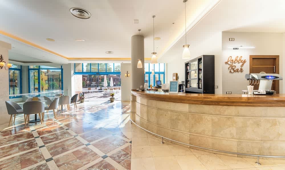 Lobby-lounge
