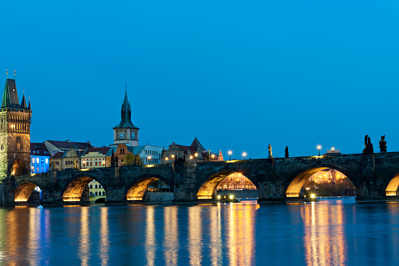 Stare Mesto (gamlebyen) med Karlsbroen, Praha