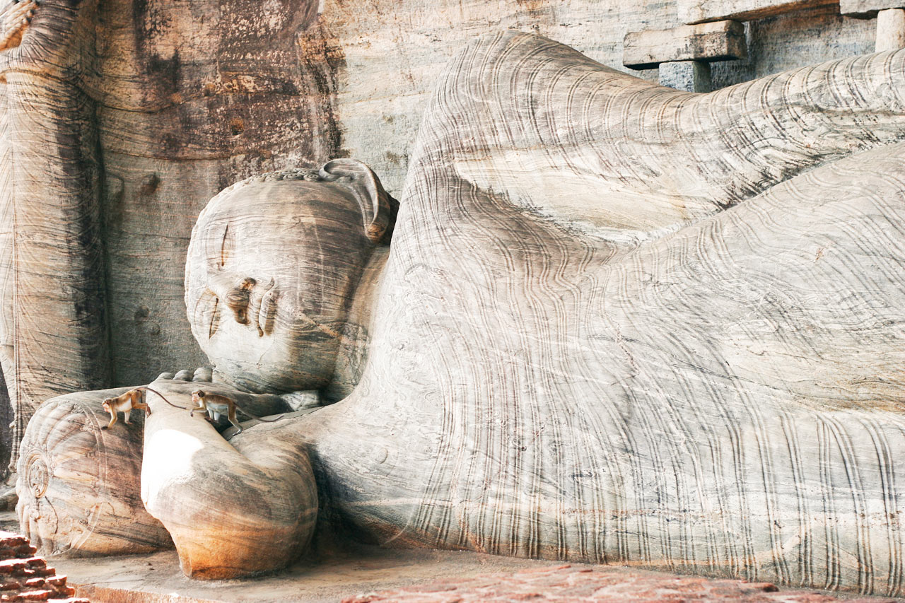 Liggende Buddha i den historiske byen Pollonaruwa
