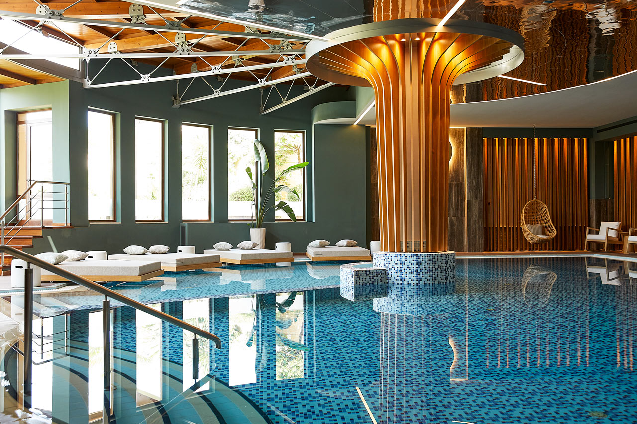 Innendørsbassenget i hotellets spa