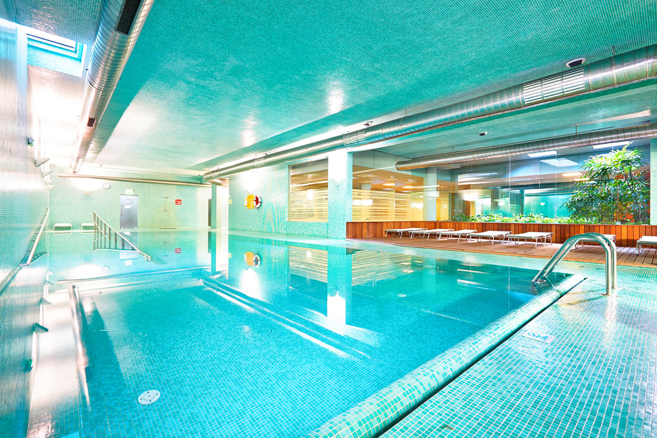 Innendørsbasseng