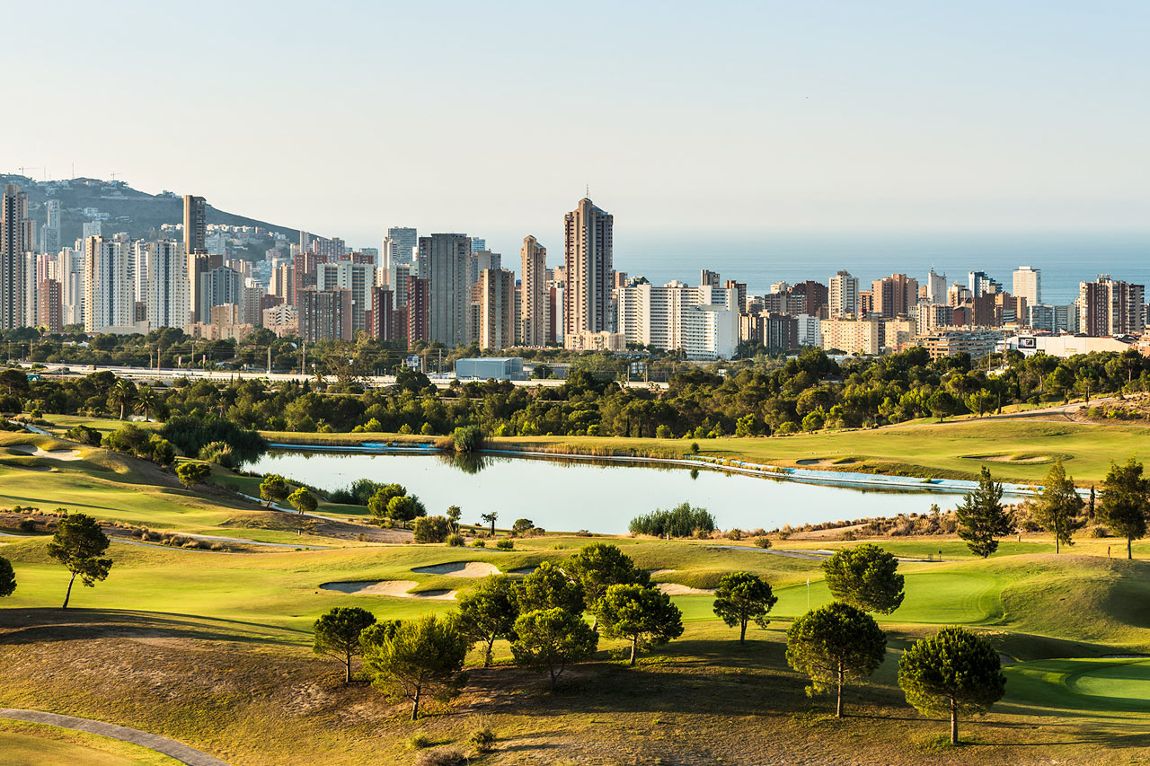 Levante Golf med utsikt mot Benidorm