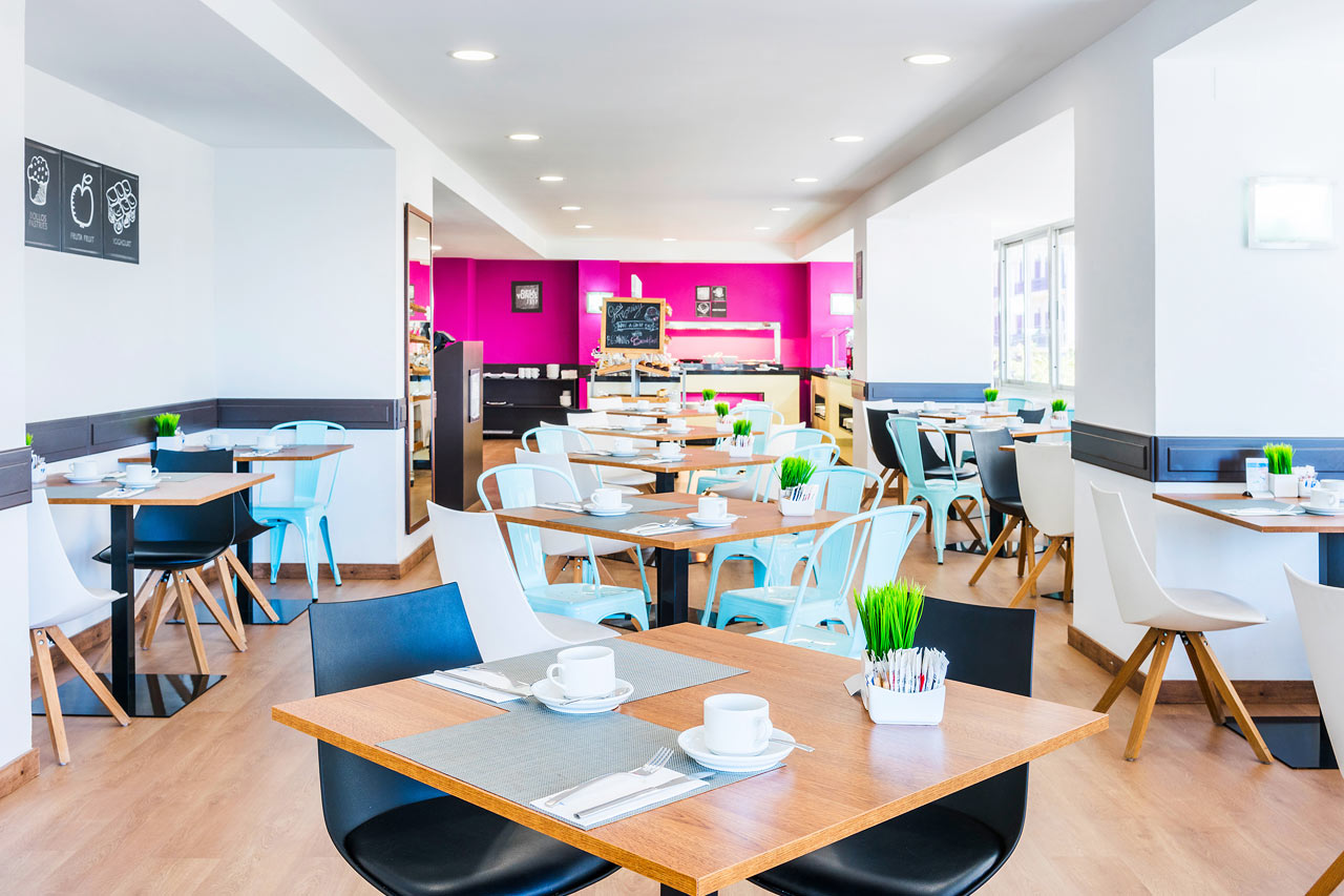 Frokost serveres i bufférestauranten