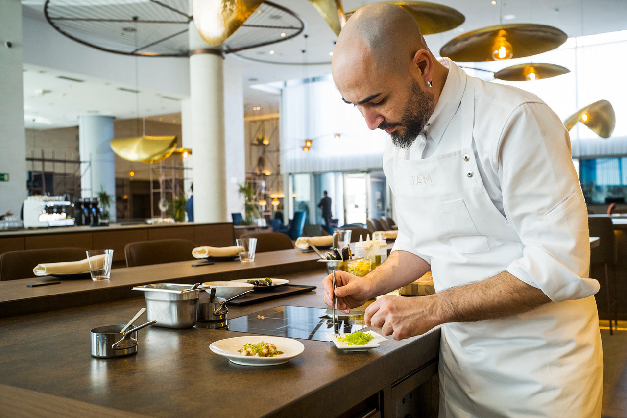 Den Michelin-premierte kokken Artur Martinez
