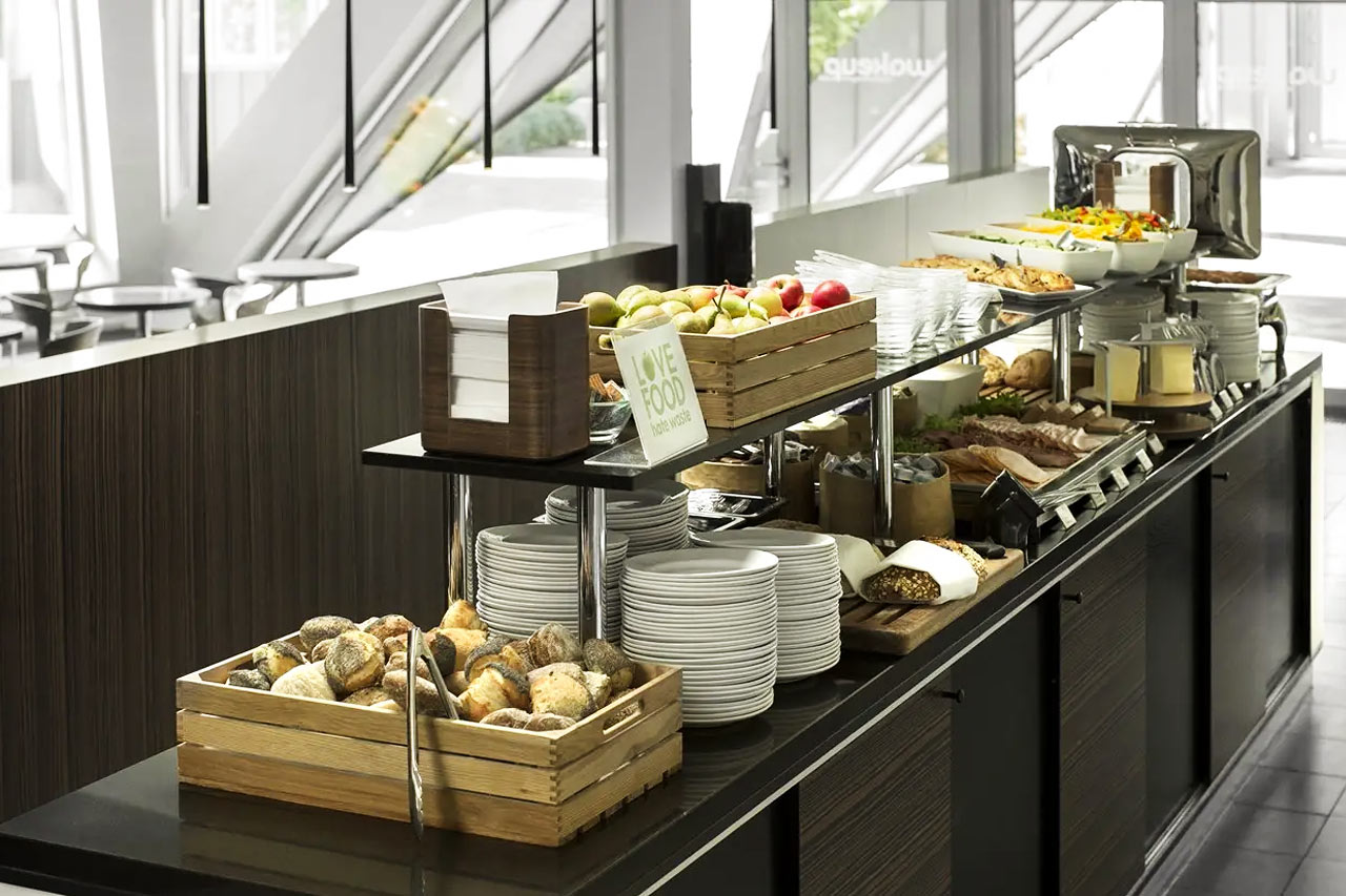 Frokostservering på hotellet