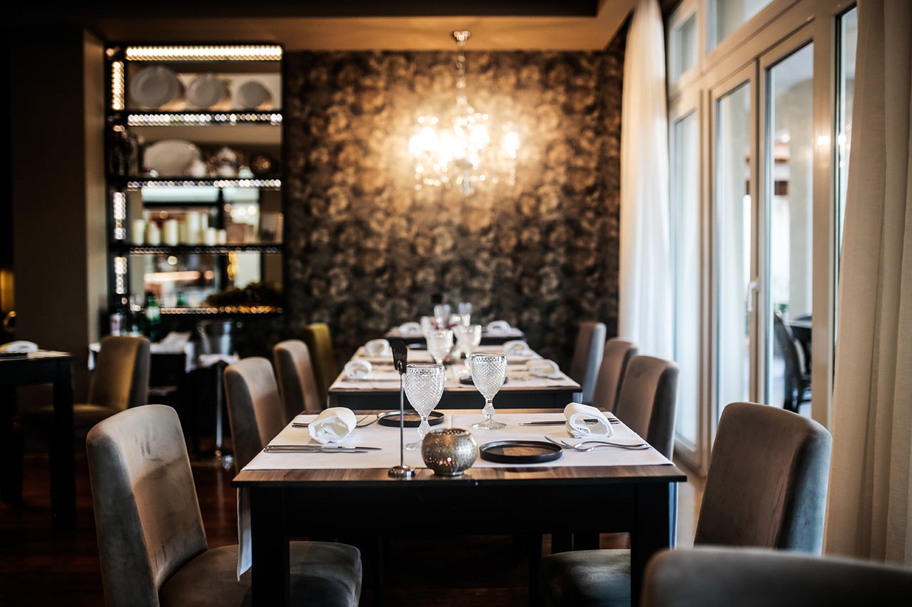 Nyt en god middag i à la carte-restauranten