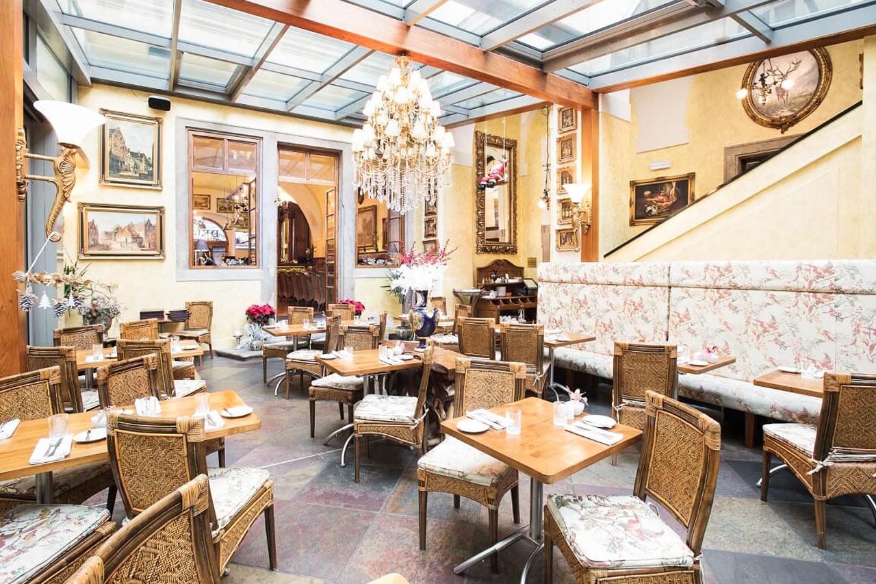 Hotellets restaurant, Deer Restaurant