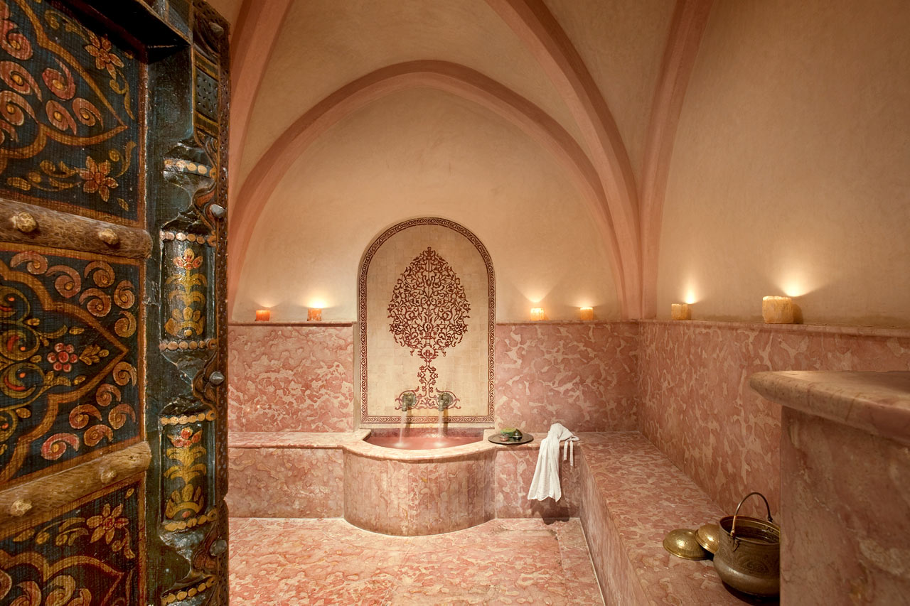 Få med deg et besøk i hotellets eget hamam.