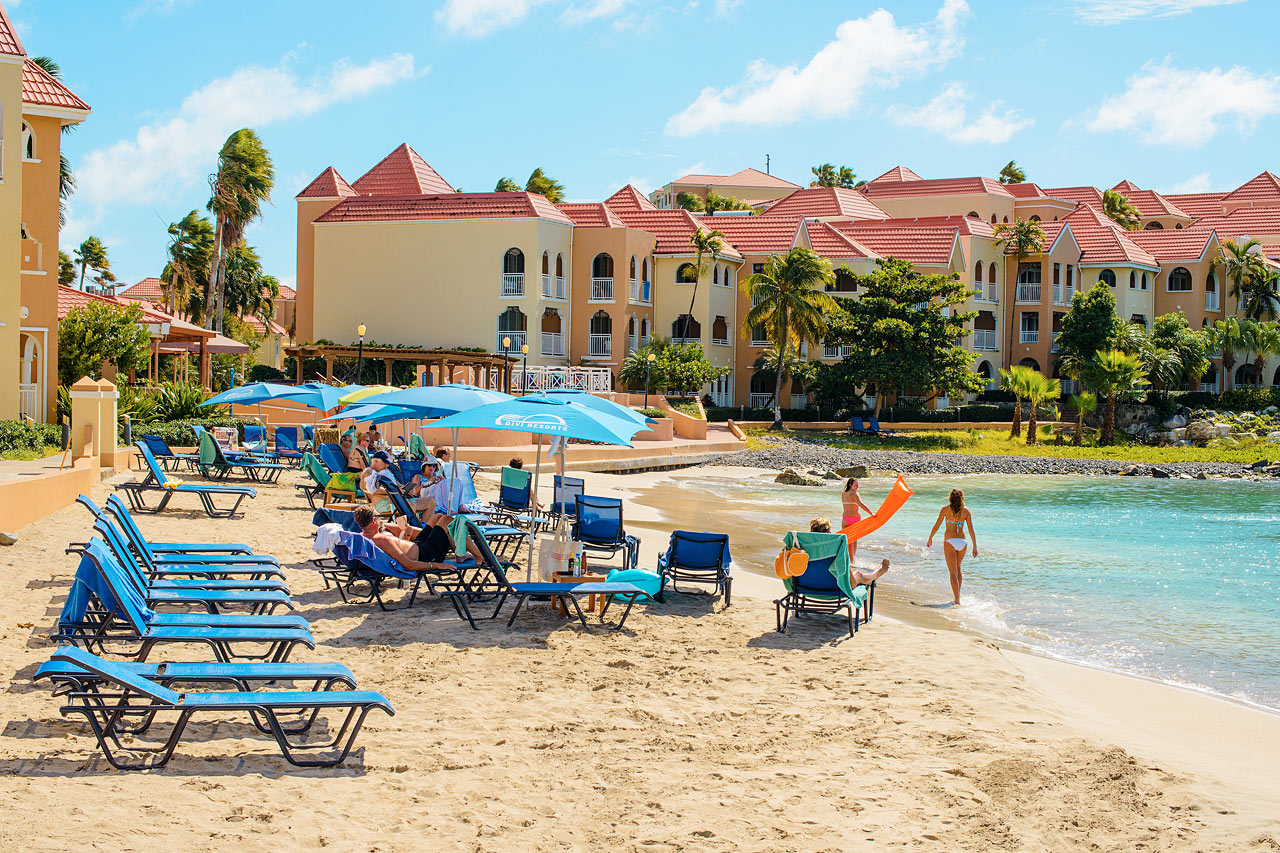 Nyt strandlivet rett ved hotellet