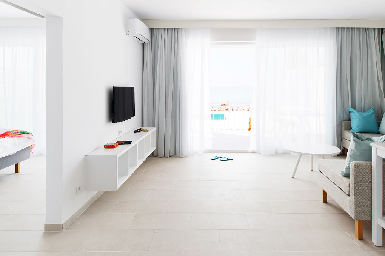 3-romsleilighet, terrasse med utgang til privat, delt basseng