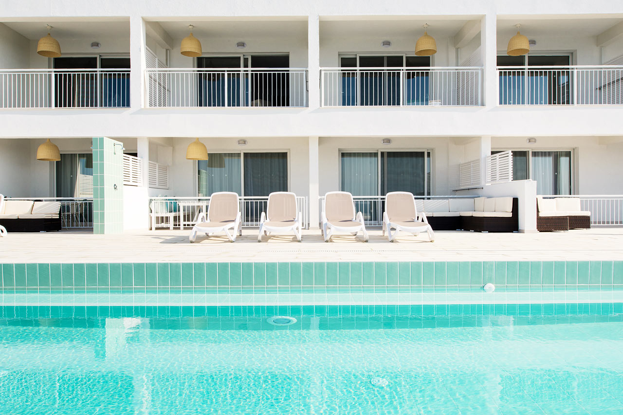 3-romsleilighet med terrasse med utgang til delt privat basseng