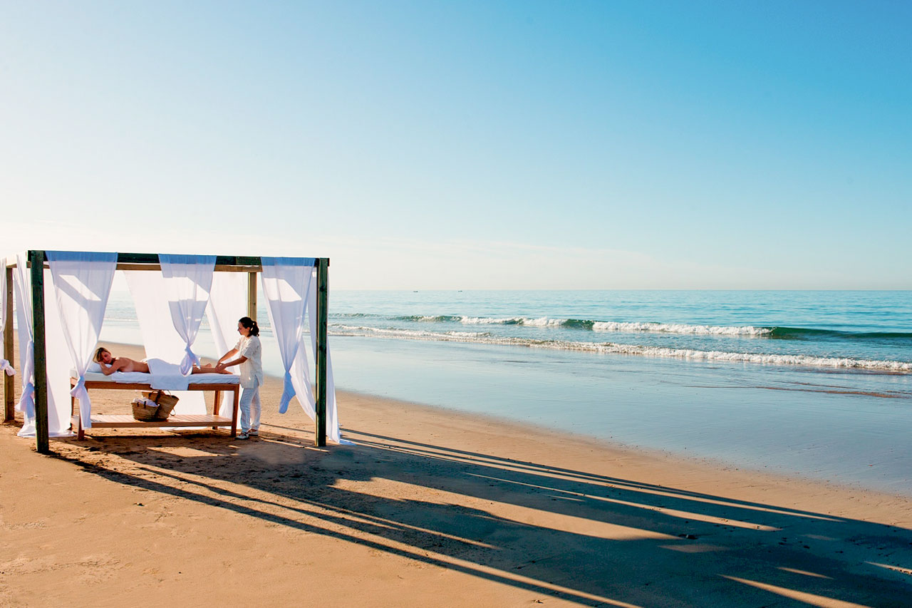 Stranden nedenfor hotellet Paradis Plage