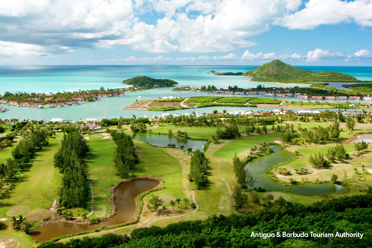 Havnen og golfbanen i Jolly Harbour