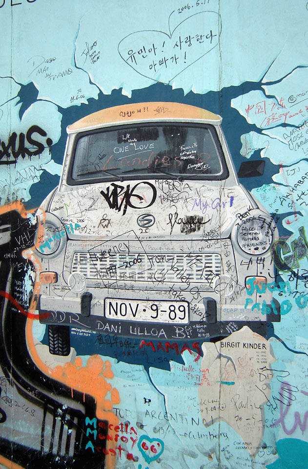 East Side Gallery er en 1 km lang rest av Berlinmuren, dekorert av en rekke kunstnere fra hele verden