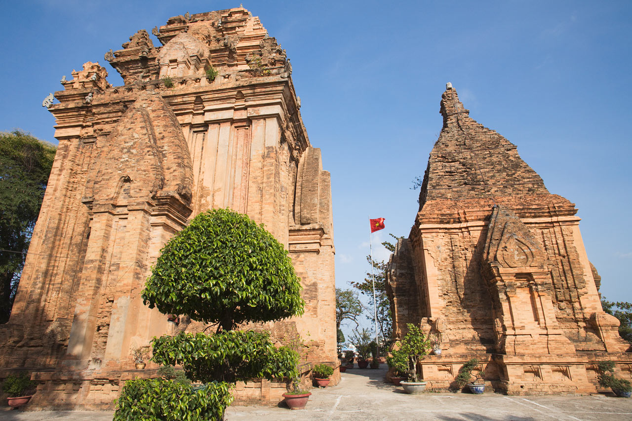 Po Klong Garai, Cham Tower